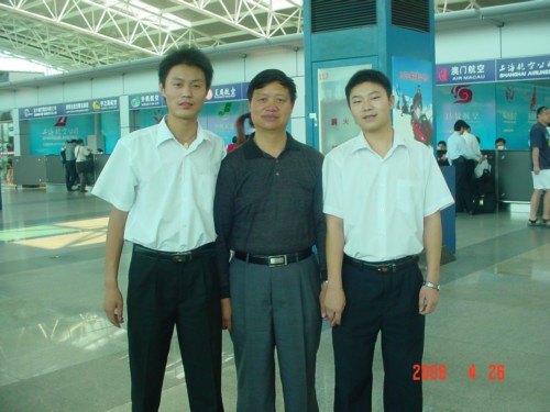 韩校长看望在深圳机场就业的学生