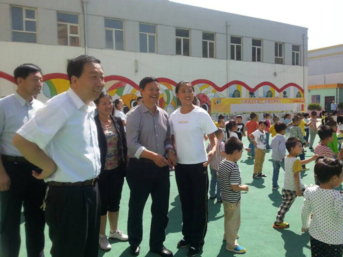 韩校长看望朔州就业的幼教学生