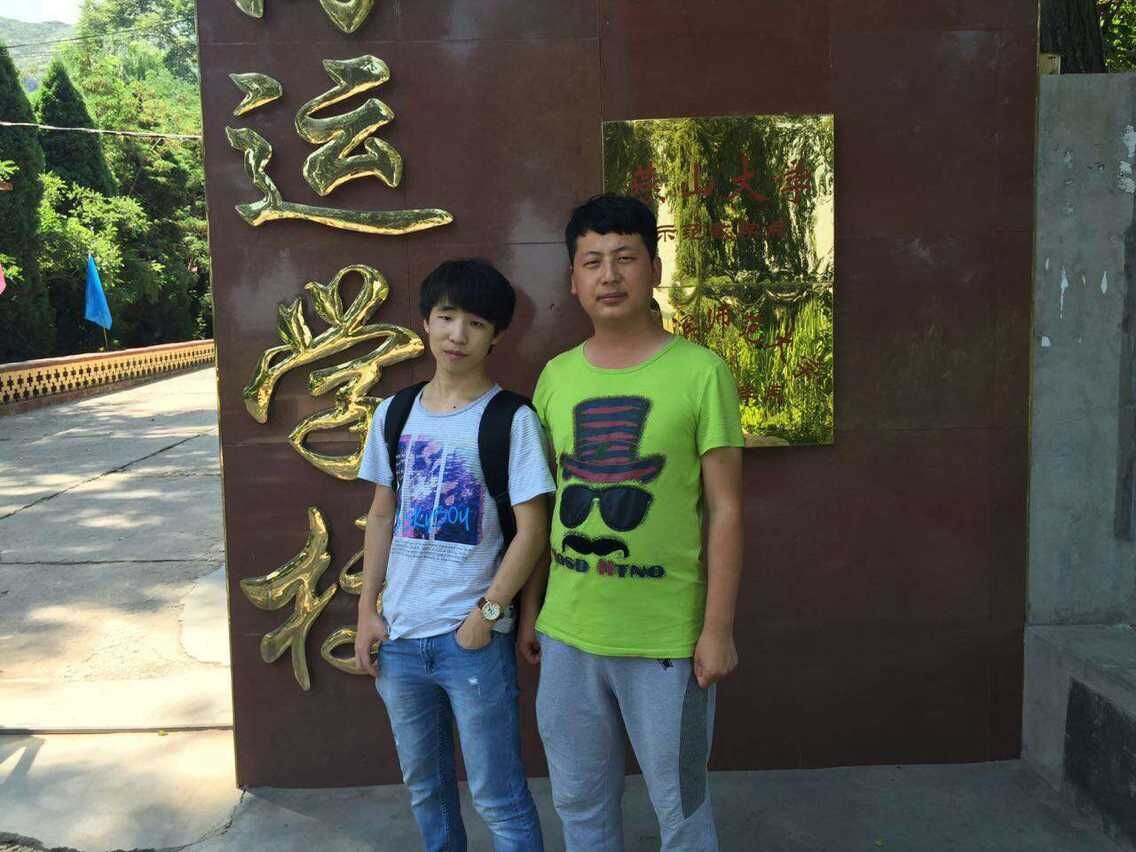 原计十八班学生贺文俊毕业分配到北京京东方科技有限公司回母校看望老师