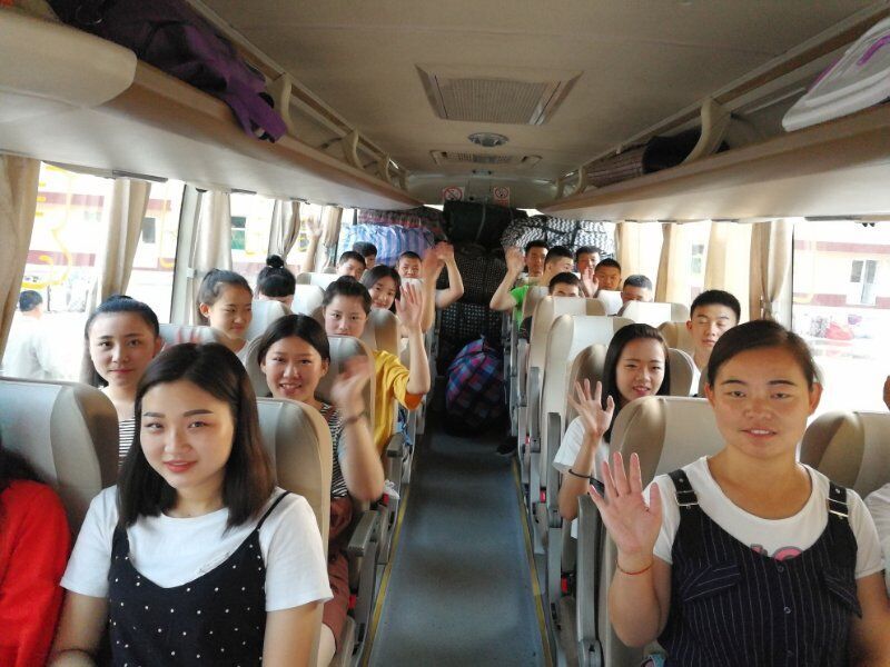 我校八十多名铁路专业学生，顺利通过面试赴京走上了工作岗位