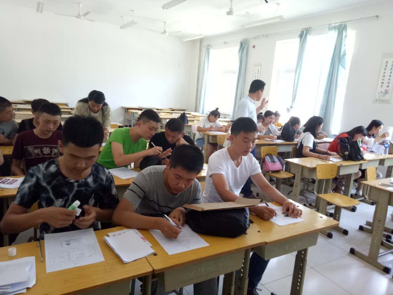 北京比亚迪正在体检我校就业学生